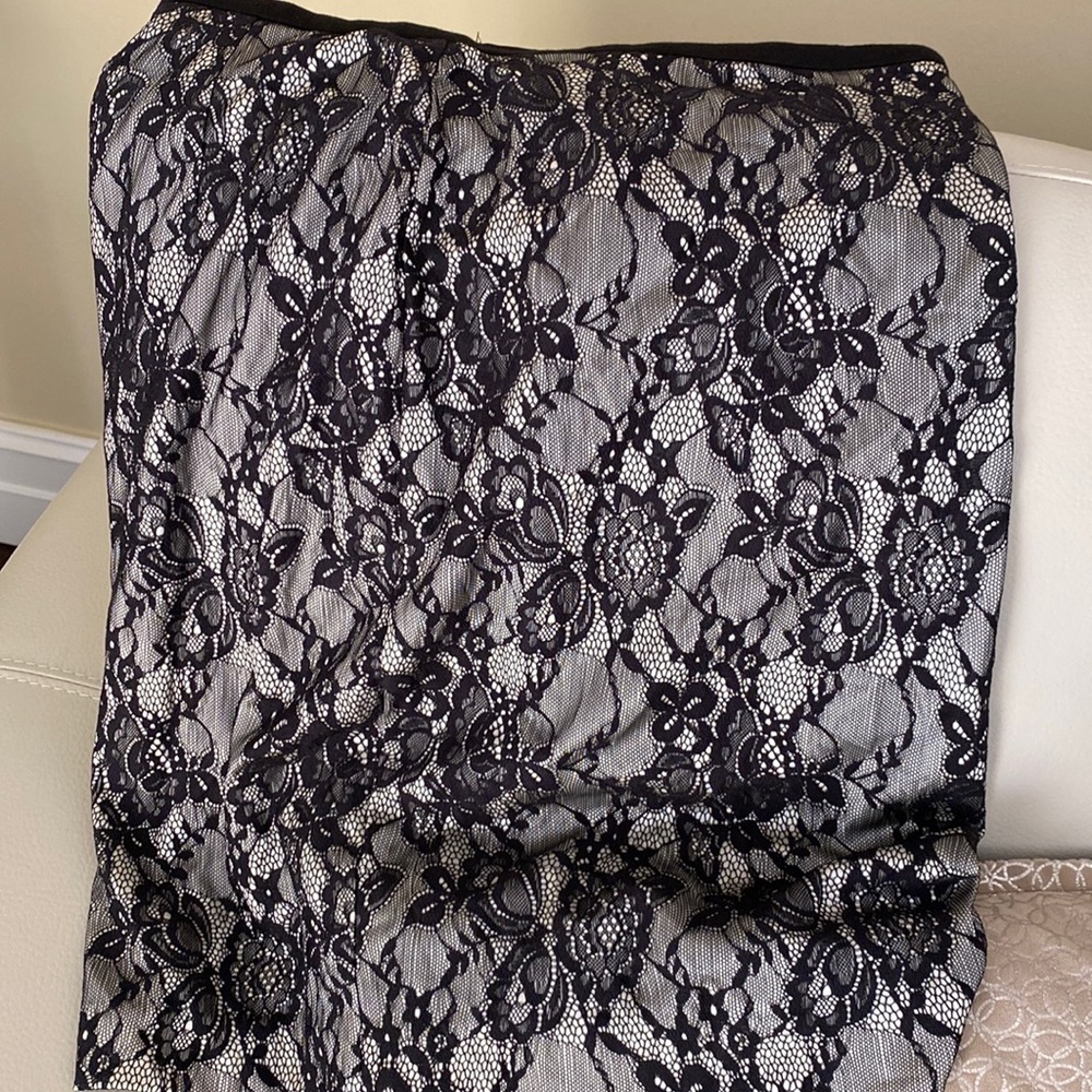 Lace skirt fully lined
